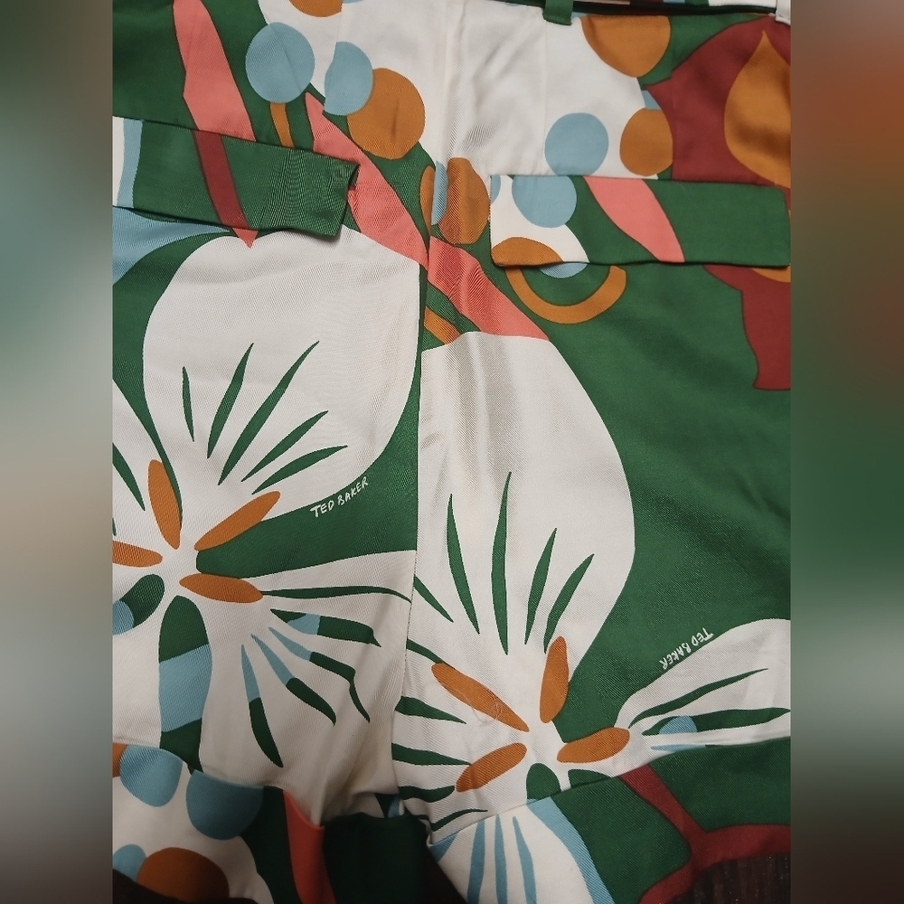 Floral Green Women's Shorts - Picture 4 of 7